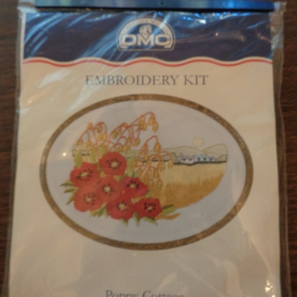 DMC Embroidery Kit K3801 : Poppy Cottage, 7 inch x 5 inch plus Flexi frame